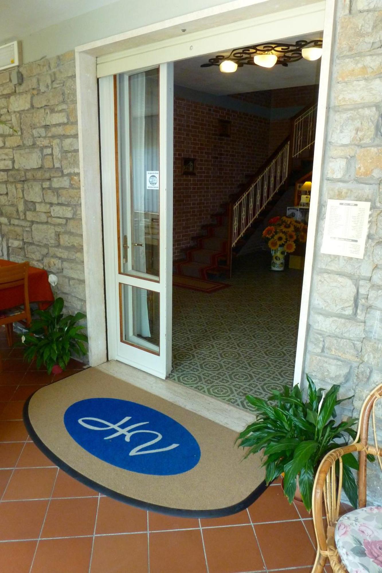 Hotel Versilia Лидо Ди Камайоре Екстериор снимка