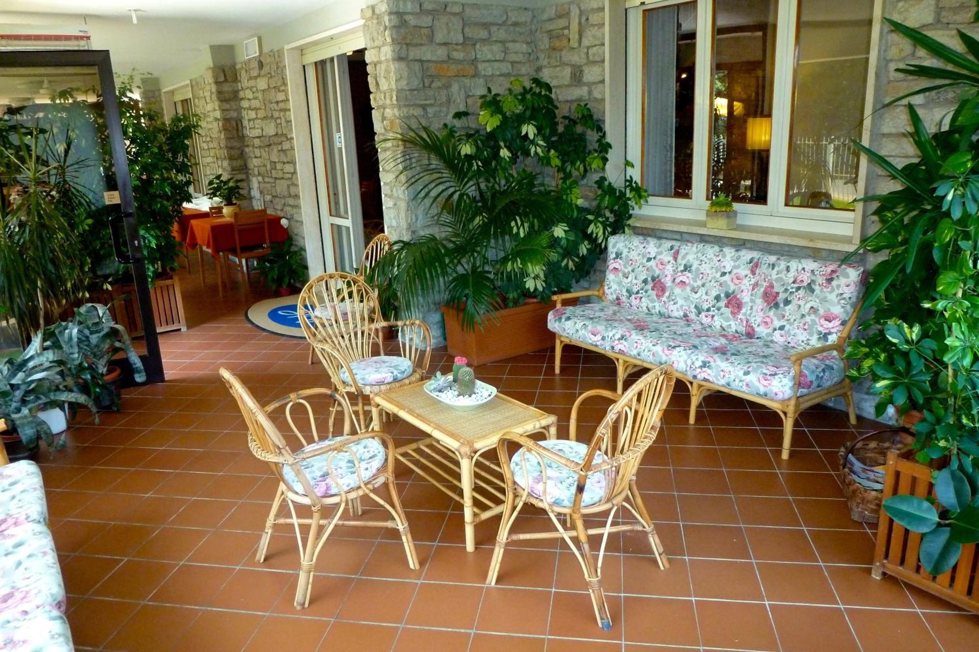 Hotel Versilia Лидо Ди Камайоре Екстериор снимка