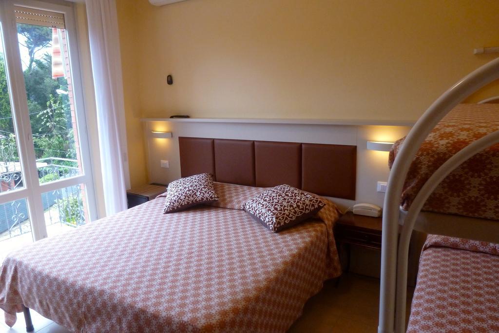 Hotel Versilia Лидо Ди Камайоре Екстериор снимка