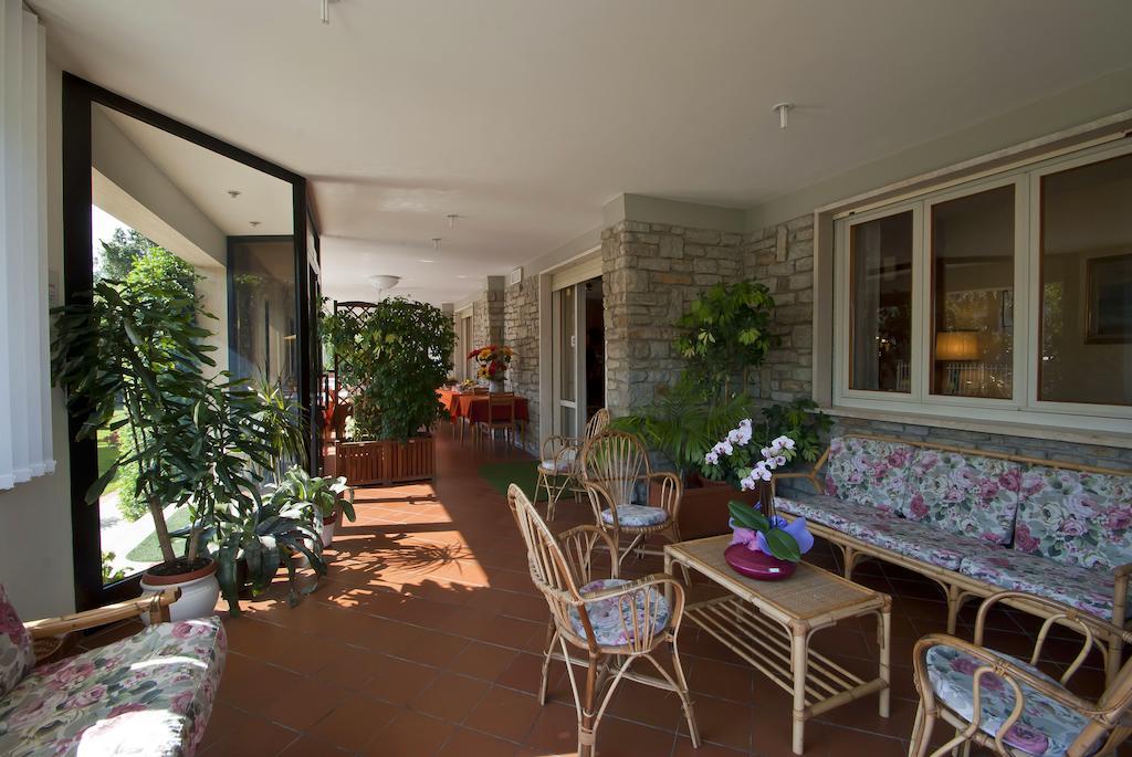 Hotel Versilia Лидо Ди Камайоре Екстериор снимка