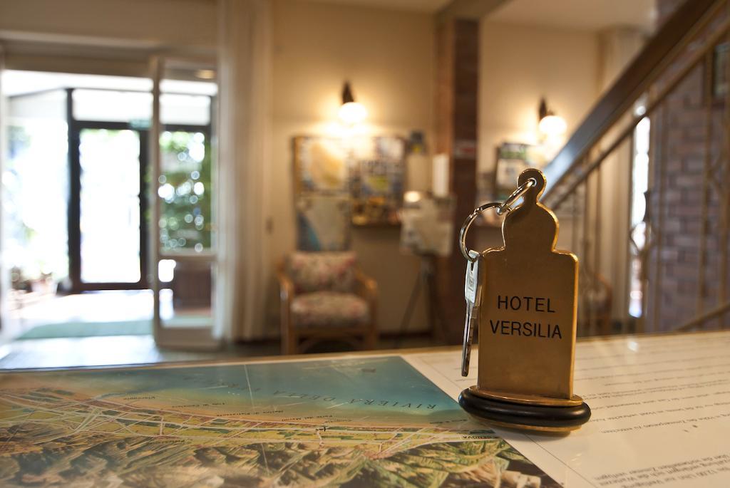 Hotel Versilia Лидо Ди Камайоре Екстериор снимка