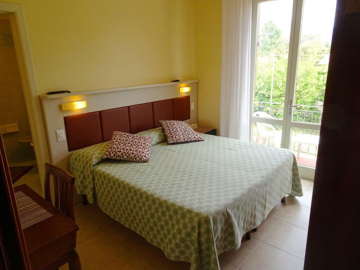 Hotel Versilia Лидо Ди Камайоре Екстериор снимка